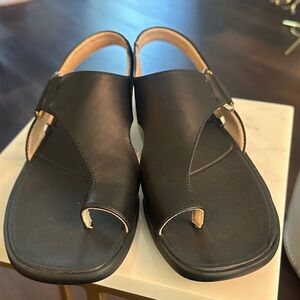 SOUL Naturalizer Black and Tan Women's Sandals